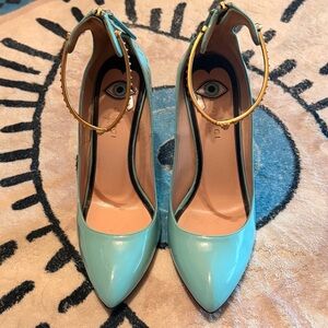 Gucci
Patent leather heels
Turquoise, Patent leather